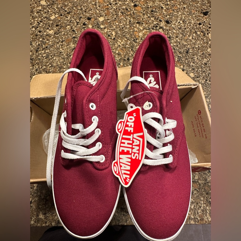 Vans women’s shoes burgundy/ dark red. Size 5.5 lows